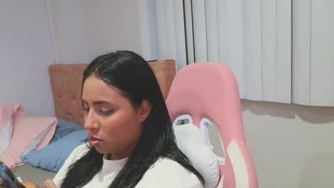 valery_lovex_ online show from 04-21-26, 02:37