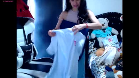 Snapshot of valerybaker1 chatting on 01-18-26, 05:28 B V Naughty online show from 01-18-26, 05:28