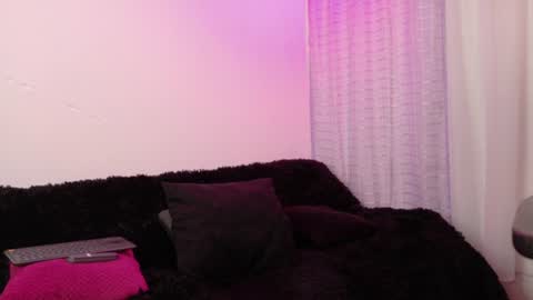 Snapshot of valerysnow_ chatting on 07-15-26, 01:00 Valery online show from 07-15-26, 01:00