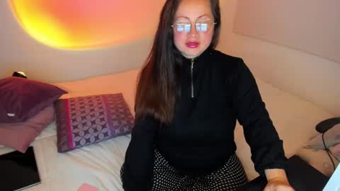 Snapshot of valeryvass_07 chatting on 12-20-24, 06:08 My name is Valery... Nice to meet you  thumb up me please its important online show from 12-20-24, 06:08