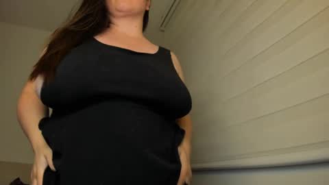 Snapshot of valeryvass_07 chatting on 02-28-25, 03:59 My name is Valery... Nice to meet you  thumb up me please its important online show from 02-28-25, 03:59