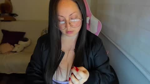 Snapshot of valeryvass_07 chatting on 09-16-25, 12:33 My name is Valery... Nice to meet you  thumb up me please its important online show from 09-16-25, 12:33