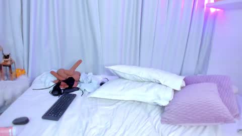 Snapshot of valerywalker7 chatting on 01-15-25, 01:45 Valery Walker online show from 01-15-25, 01:45