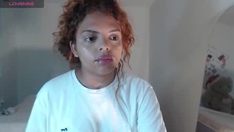 Snapshot of valientegirl_ chatting on 12-01-25, 12:15 VALIENTE online show from 12-01-25, 12:15