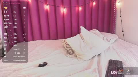 Snapshot of valkiria_moore chatting on 12-20-24, 09:17 Valkiria moore online show from 12-20-24, 09:17