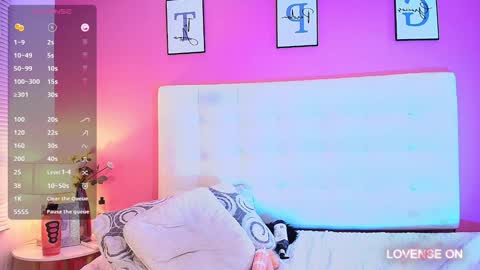 Snapshot of valkiria_moore chatting on 12-23-24, 02:02 Valkiria moore online show from 12-23-24, 02:02