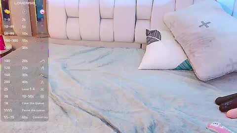 Snapshot of valkiria_moore chatting on 02-15-25, 12:04 Valkiria moore online show from 02-15-25, 12:04