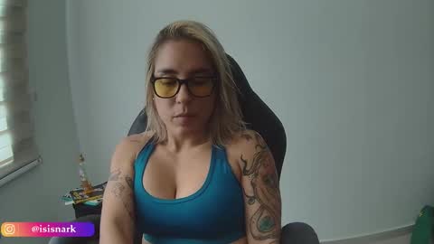 Snapshot of valkyriarose chatting on 11-24-25, 03:01 Isis online show from 11-24-25, 03:01