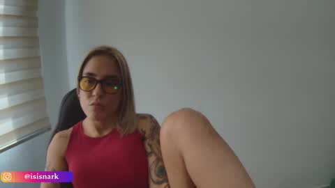 Snapshot of valkyriarose chatting on 11-26-25, 05:58 Isis online show from 11-26-25, 05:58