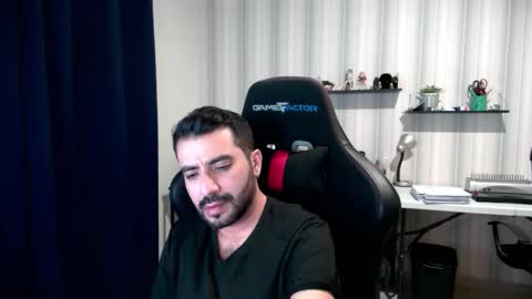 Roberto Carlos online show from 10-28-25, 12:58