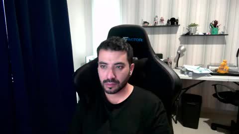 Roberto Carlos online show from 10-31-25, 10:00