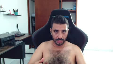 Snapshot of vallartamexi chatting on 04-30-26, 11:09 Roberto Carlos online show from 04-30-26, 11:09