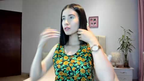 Macarena online show from 02-18-25, 01:54