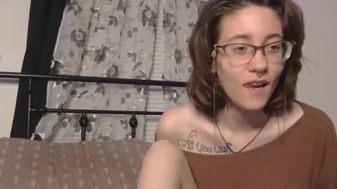 Snapshot of valleriestarr chatting on 02-14-26, 12:40 Vallerie Starr online show from 02-14-26, 12:40