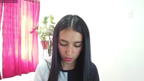 Snapshot of vallery_evanss chatting on 02-06-25, 04:25 Taty independent account online show from 02-06-25, 04:25