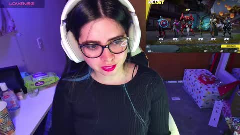 Im Violet online show from 12-23-24, 05:06