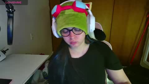 Im Violet online show from 03-11-25, 05:27