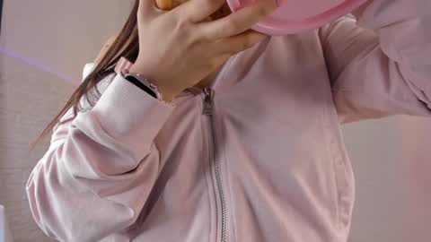 Vallolet Peach  online show from 01-08-25, 11:32