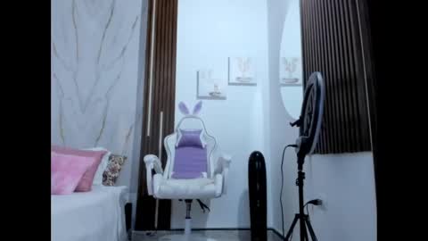 Vallolet Peach  online show from 09-13-25, 11:21