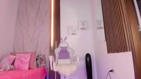 Vallolet Peach  online show from 09-25-25, 11:03