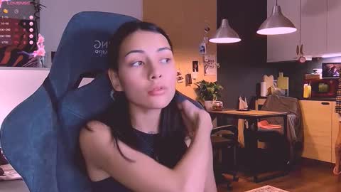 Snapshot of valorant_girl chatting on 10-21-25, 05:13 Little Devil online show from 10-21-25, 05:13