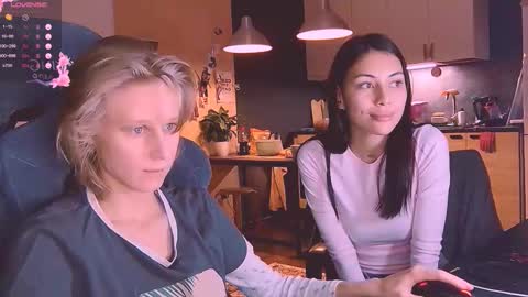 Snapshot of valorant_girl chatting on 10-25-25, 04:35 Little Devil online show from 10-25-25, 04:35