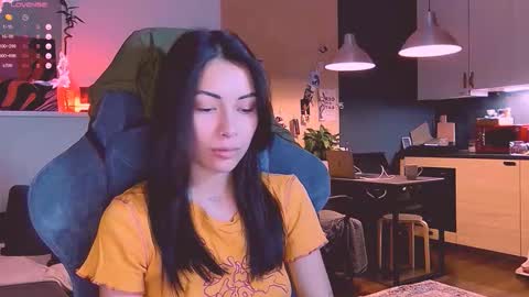 Snapshot of valorant_girl chatting on 10-27-25, 06:12 Little Devil online show from 10-27-25, 06:12