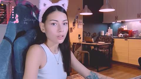 Snapshot of valorant_girl chatting on 10-28-25, 05:15 Little Devil online show from 10-28-25, 05:15