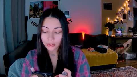 Snapshot of valorant_girl chatting on 11-16-25, 02:33 Little Devil online show from 11-16-25, 02:33