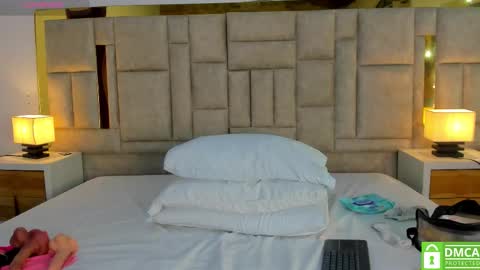 valtira nova online show from 03-25-26, 07:42