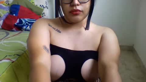 Snapshot of valuluv chatting on 10-19-25, 04:07 ValuLuv online show from 10-19-25, 04:07
