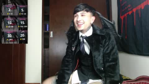 david guzman i model independenthelp me with a thumbs up online show from 01-09-25, 11:45