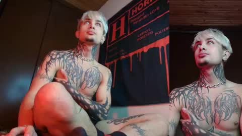 david guzman i model independenthelp me with a thumbs up online show from 02-26-25, 04:03