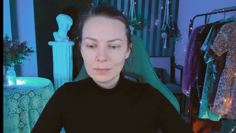 Snapshot of vandarossi chatting on 12-29-24, 05:10 Vanda online show from 12-29-24, 05:10