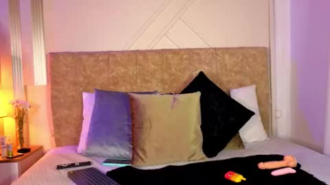 vane_coral online show from 03-10-26, 03:33