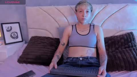 vane_grey online show from 05-26-26, 08:49