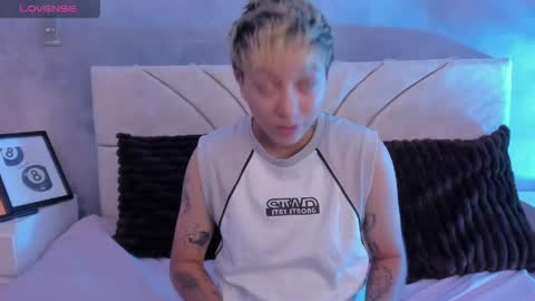 vane_grey online show from 05-30-26, 07:44