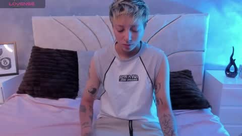 vane_grey online show from 06-08-26, 07:47