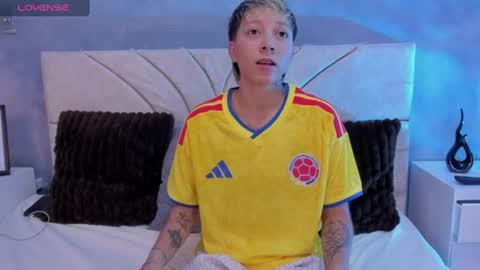 vane_grey online show from 06-18-26, 06:56