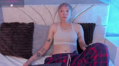 vane_grey online show from 06-25-26, 07:40