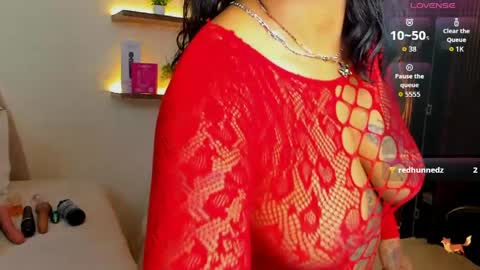 Snapshot of vane_lips chatting on 05-31-26, 03:15 V A N E online show from 05-31-26, 03:15