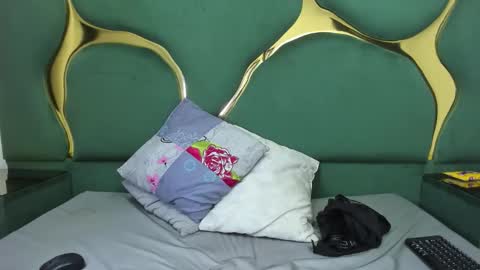 Vane online show from 12-05-25, 07:21