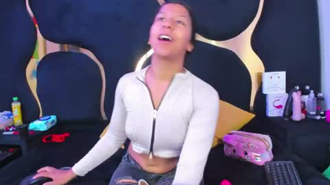 Snapshot of vanelin18 chatting on 07-11-26, 02:53 Vane online show from 07-11-26, 02:53