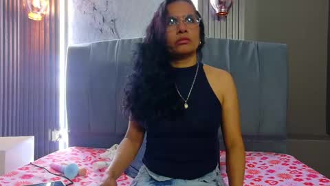 Snapshot of vanessa_7_ chatting on 05-17-26, 01:03 Vanessa online show from 05-17-26, 01:03