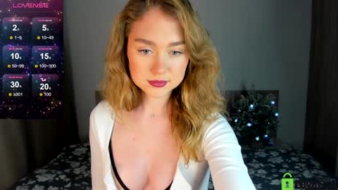 Snapshot of vanessa_maes chatting on 12-28-24, 10:55 Vanessa Maes online show from 12-28-24, 10:55