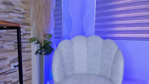 Vanessa Novvoa online show from 02-13-25, 09:06