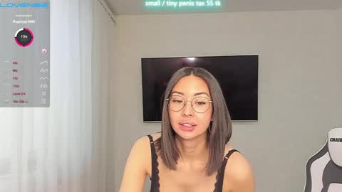 Snapshot of vanessa_sxy chatting on 01-05-25, 06:02 Vanessa online show from 01-05-25, 06:02