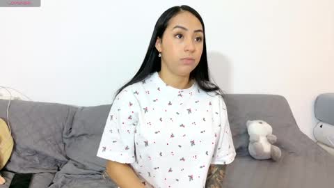 Snapshot of vanessaadol chatting on 05-19-26, 08:42 vanessaadol online show from 05-19-26, 08:42