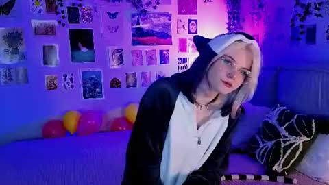 Vanessa online show from 06-18-26, 02:43