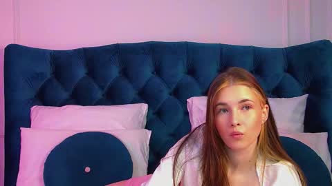 Vanessa online show from 03-18-26, 06:16